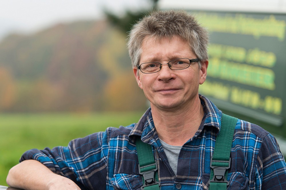 Gartenbau-Team der Frank und Jörg Prüßmeier GbR Portrait eines Mitarbeiters der Frank und Jörg Prüßmeier GbR für Gartenbau und Gartenpflege in Vlotho